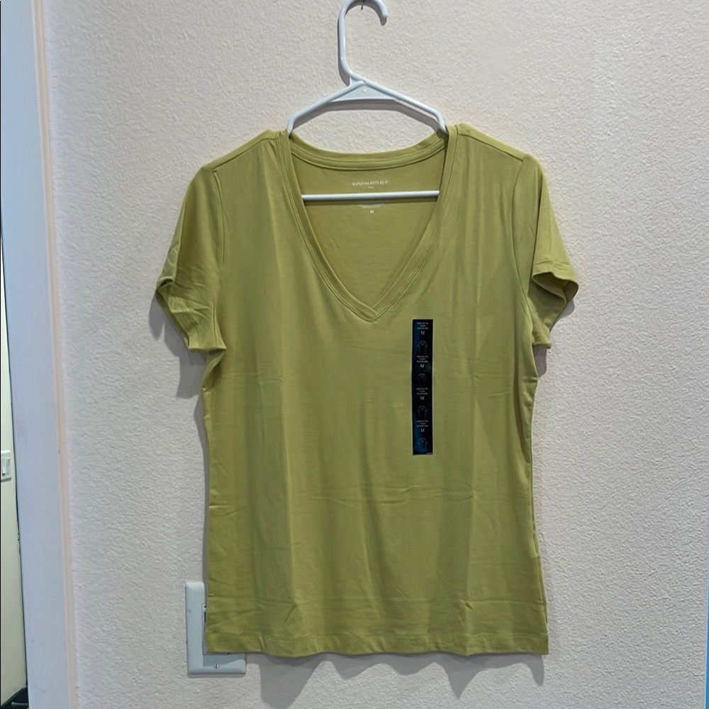 Universal Thread Short Sleeve V-Neck Tee in Olive